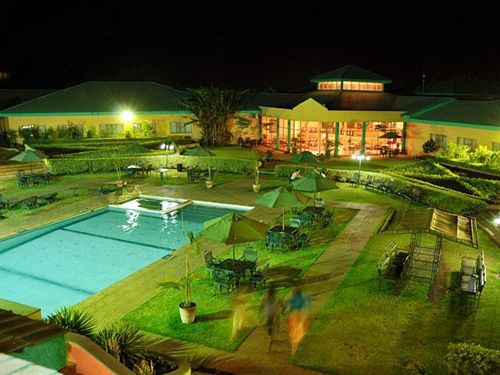 Crossroads Hotel Lilongwe Buitenkant foto