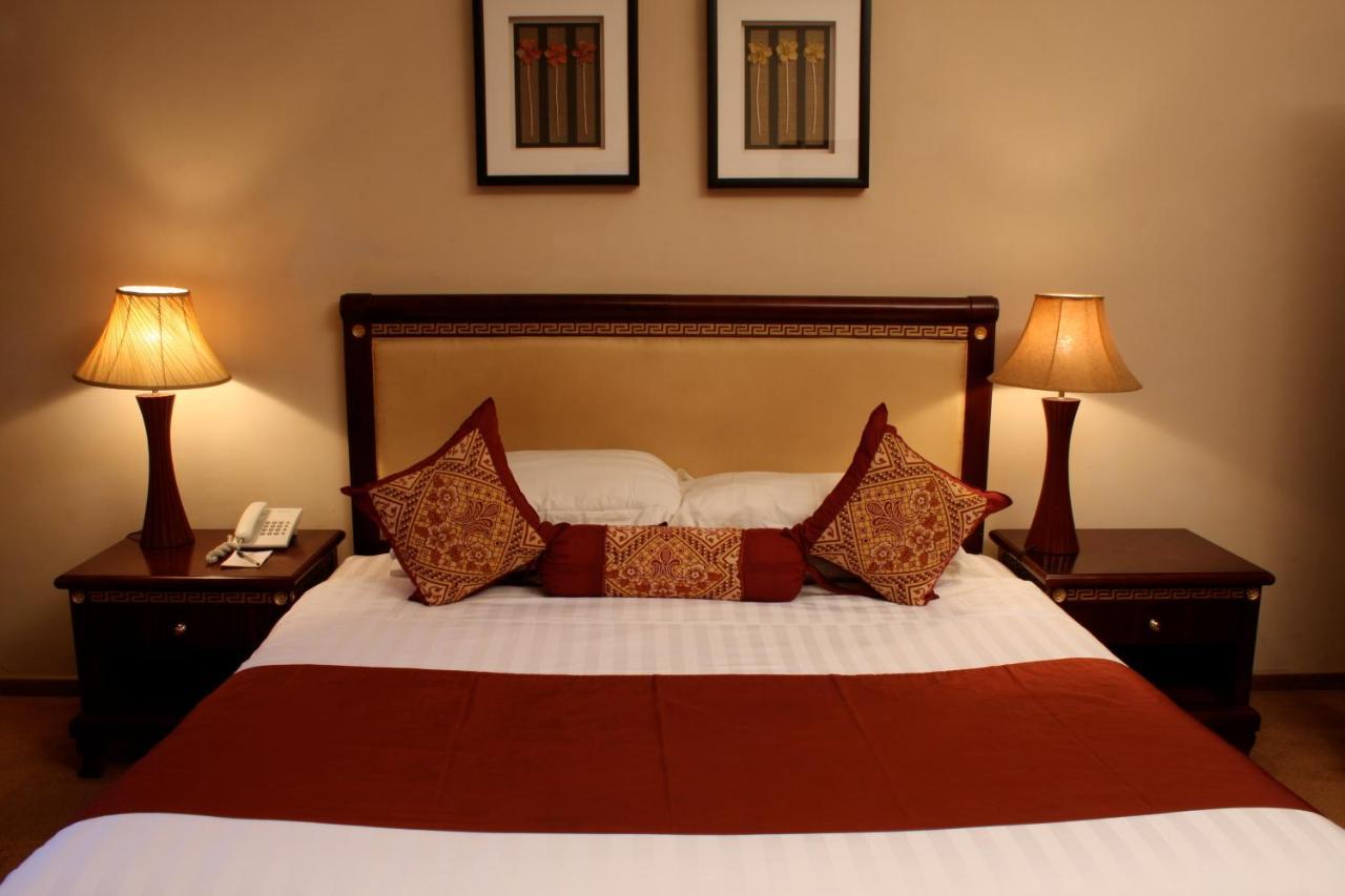 Crossroads Hotel Lilongwe Buitenkant foto
