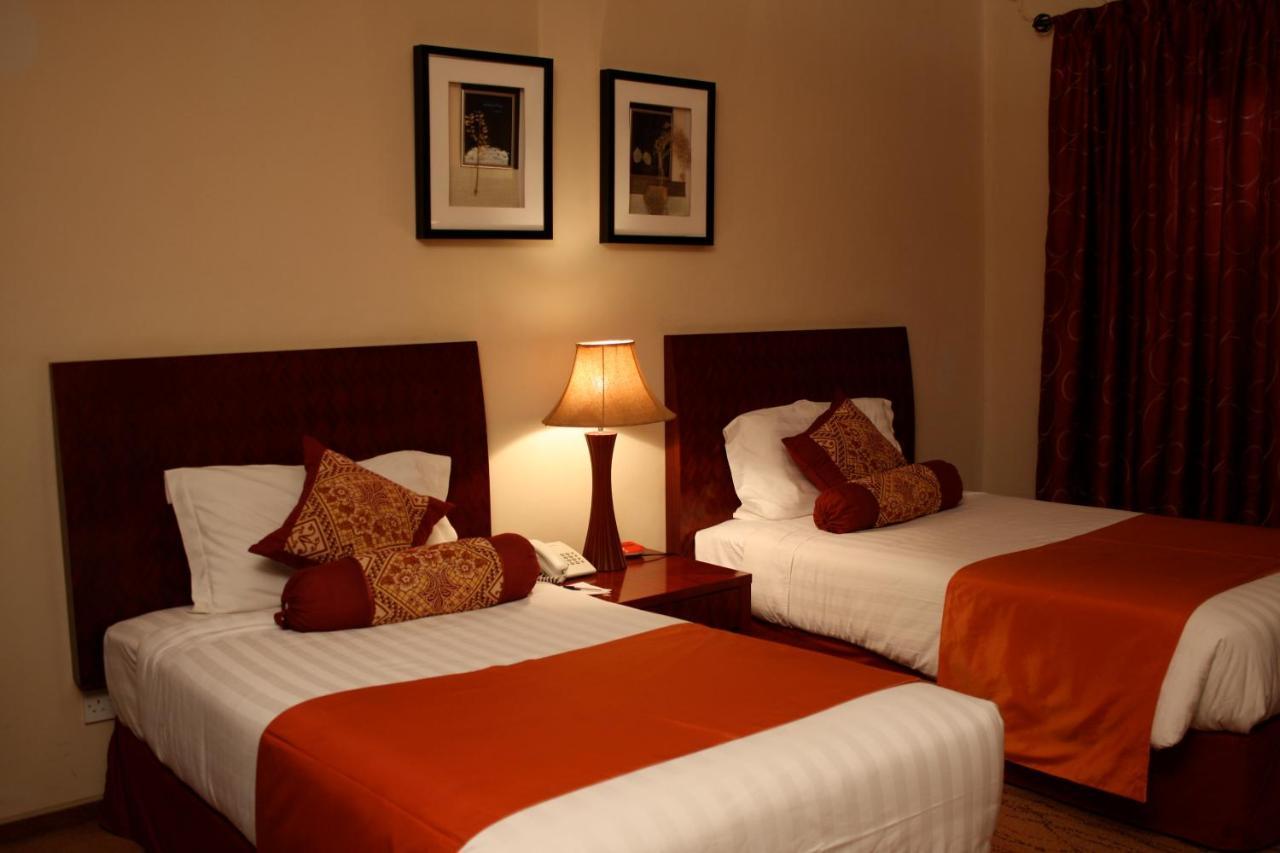 Crossroads Hotel Lilongwe Buitenkant foto