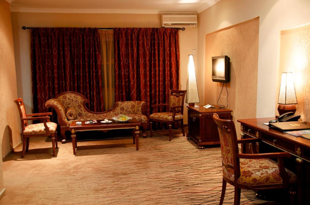 Crossroads Hotel Lilongwe Buitenkant foto