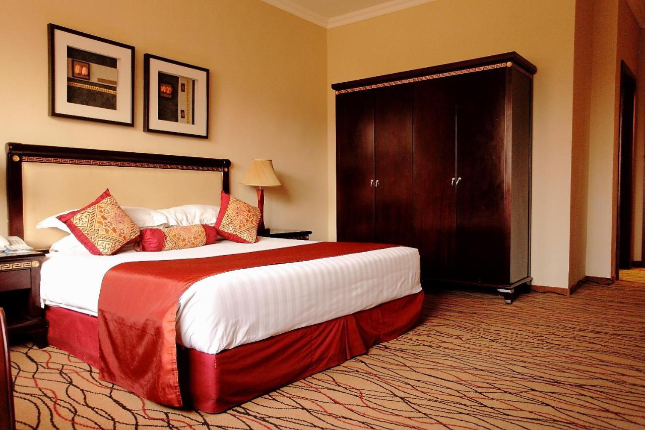 Crossroads Hotel Lilongwe Buitenkant foto