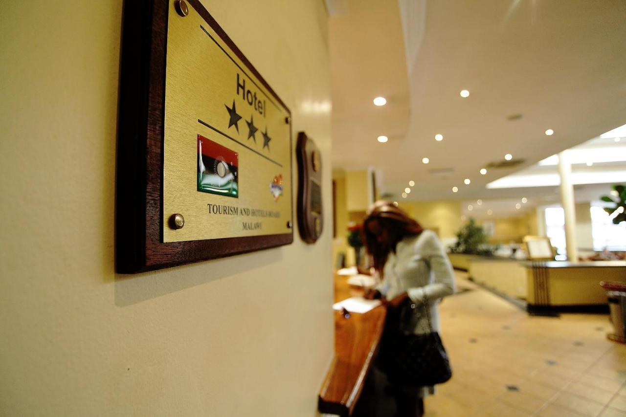 Crossroads Hotel Lilongwe Buitenkant foto