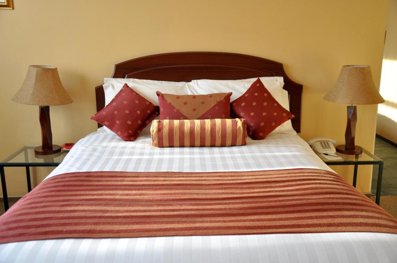 Crossroads Hotel Lilongwe Buitenkant foto
