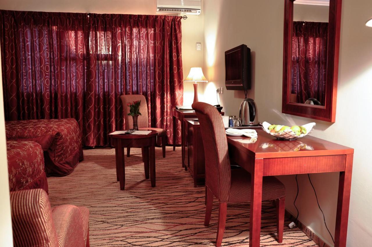 Crossroads Hotel Lilongwe Buitenkant foto