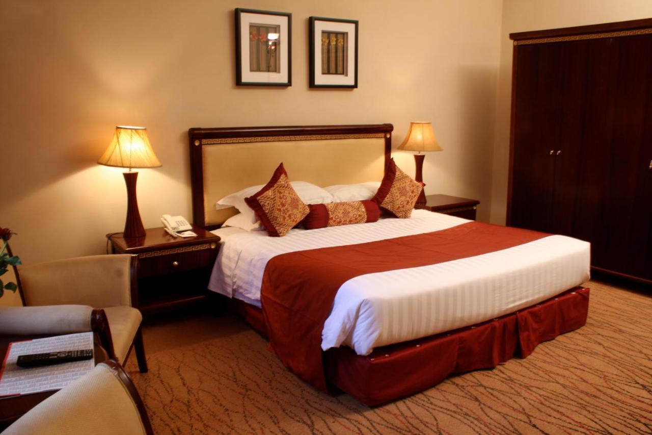 Crossroads Hotel Lilongwe Buitenkant foto